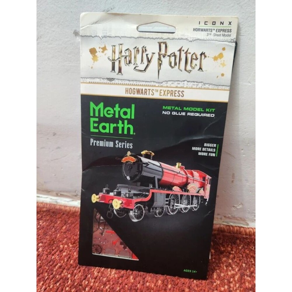 Metal Earth Premium Series Harry Potter Hogwarts Express 3D Metal Model Kit